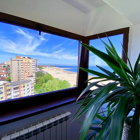 Sunny, Modern Apt By The Beach! *
