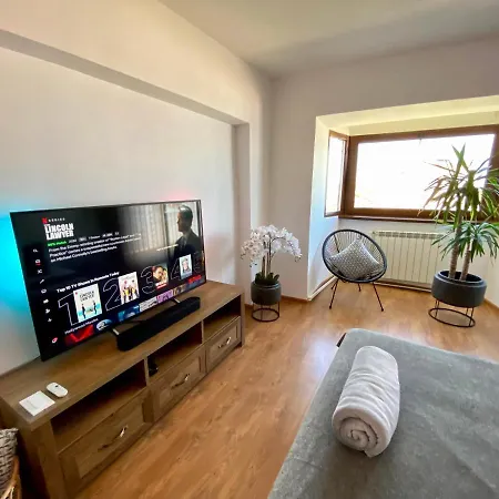 Sunny, Modern Apt By The Beach! Apartment