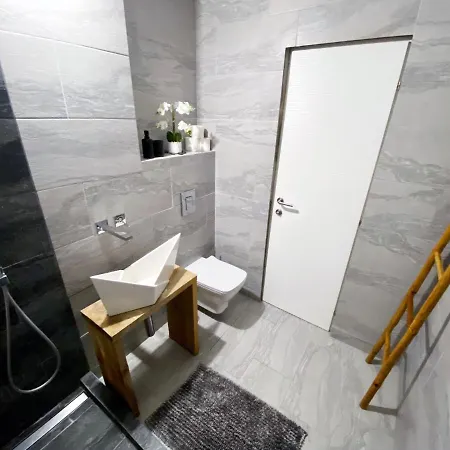Sunny, Modern Apt By The Beach! * Constanta