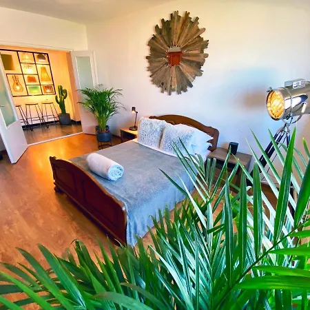 Sunny, Modern Apt By The Beach! Apartment *