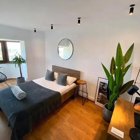 Sunny, Modern Apt By The Beach! Apartment *