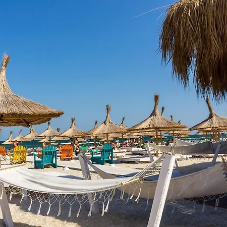 Sunny, Modern Apt By The Beach! Constanta